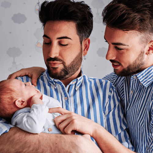 Gestación subrogada para homosexuales en Georgia: una tendencia creciente entre los futuros padres británicos